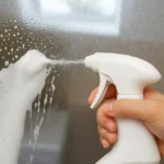 Ce que votre paroi de douche révèle sur vous (et comment la garder éclatante facilement, sans effort ni produits chers)