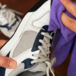 Cette astuce naturelle a transformé mes baskets de sport en une paire toute neuve