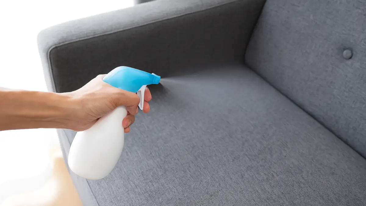 Comment utiliser le vinaigre blanc comme désodorisant maison pour neutraliser efficacement toutes les mauvaises odeurs