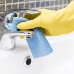 Ce que j’aurais aimé savoir avant d’acheter ces produits ménagers : ils aggravent la saleté sans qu’on le voie