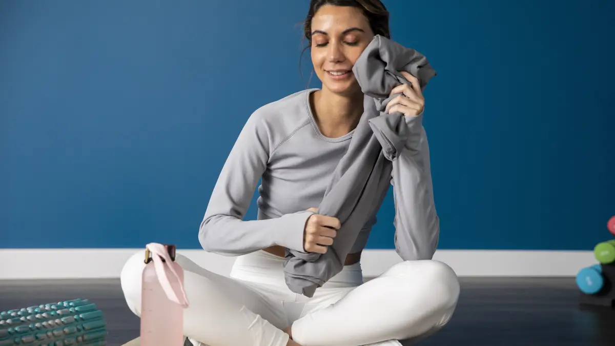 L’erreur que tout le monde fait avec les leggings et brassières : mal choisir le cycle de lavage doux