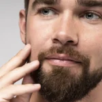 Depuis que j’entretiens ma barbe avec des soins naturels, elle n’a jamais été aussi douce